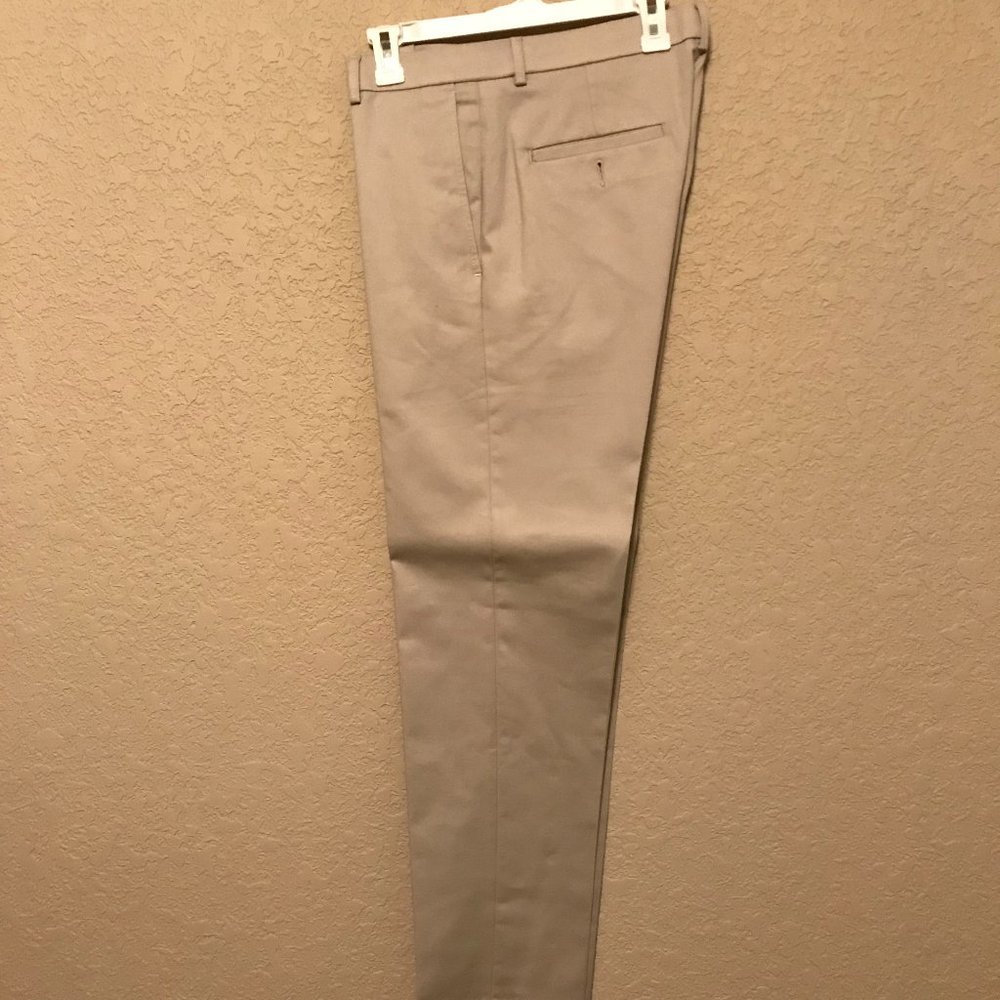 Men's Haggar® Iron Free Premium Khaki™ Straight-Fit Flat Front Perfect Fit Waist